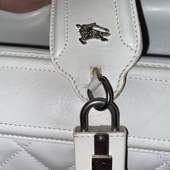 Beautiful white leather Burberry bag in very good condition. - Picture 5 of 6